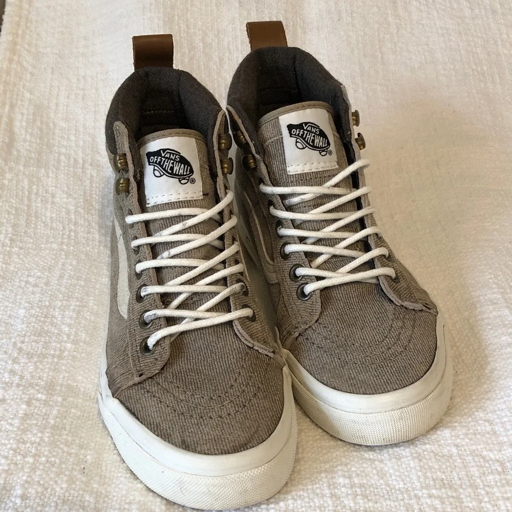 Vans Off the Wall SK8-Hi MTE Waterproof Insulated Shoe in Canvas.